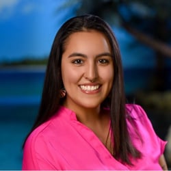 Alyssa Headshot